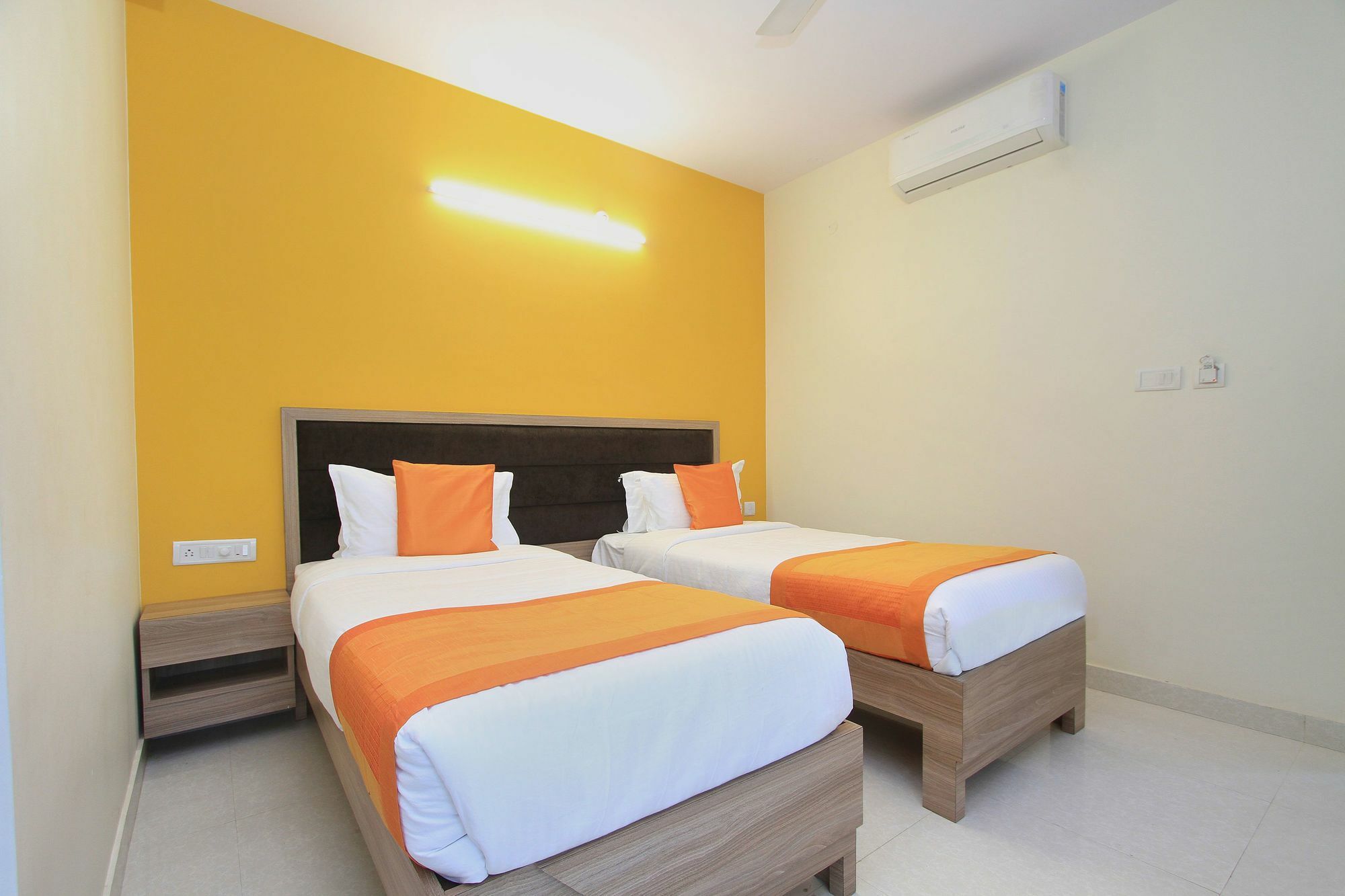 Hotel O Golden Inn Near Cubbon Park Bangalore Exterior photo