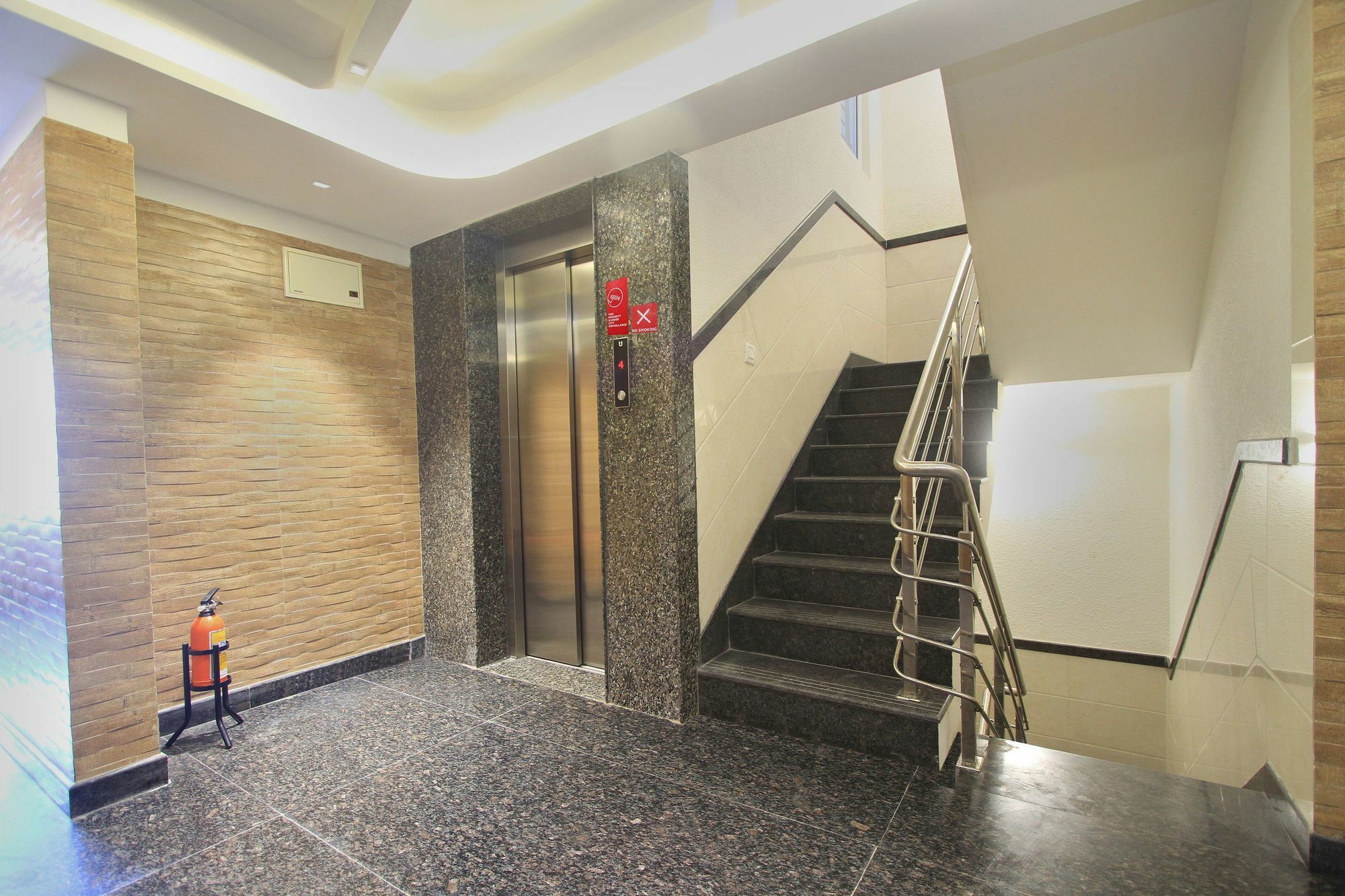 Hotel O Golden Inn Near Cubbon Park Bangalore Exterior photo